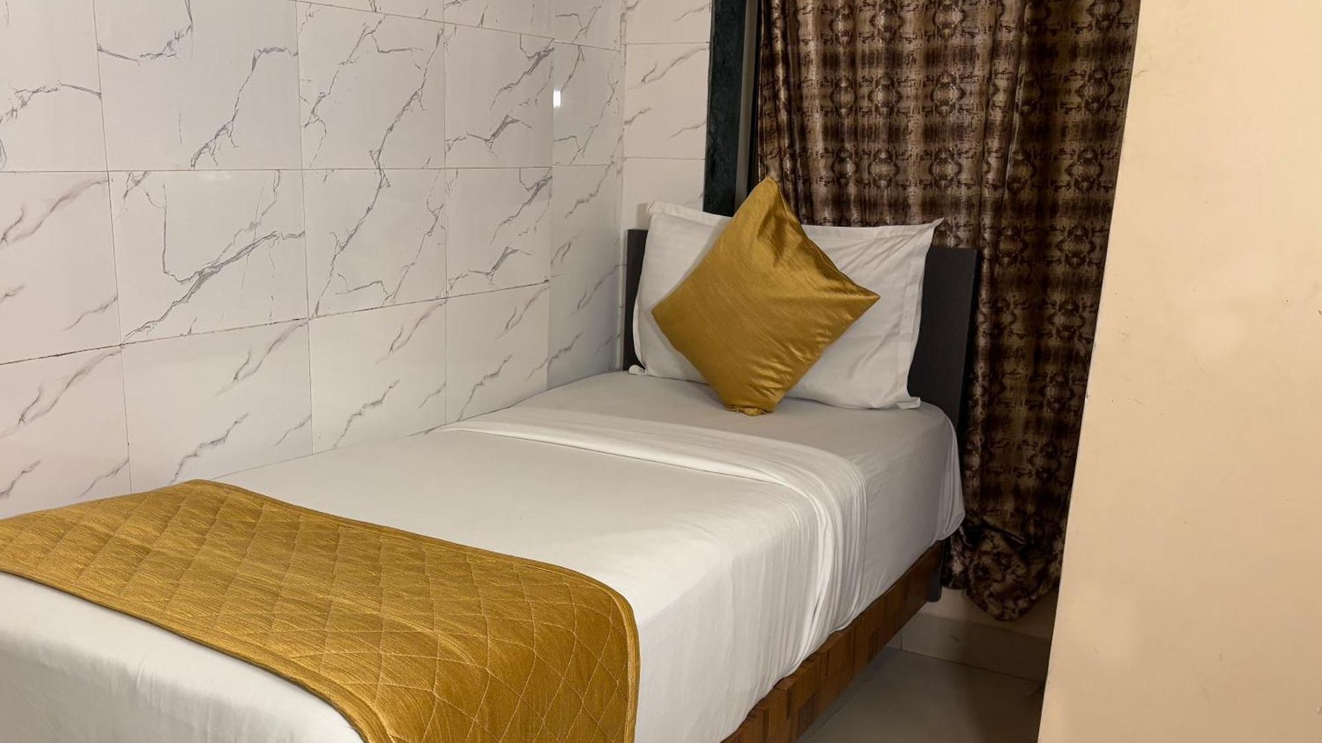 Hotel Crystal Palace Near Us Consulate Bandra Kurla Complex Mumbai Near Mumbai Airport Mumbai
