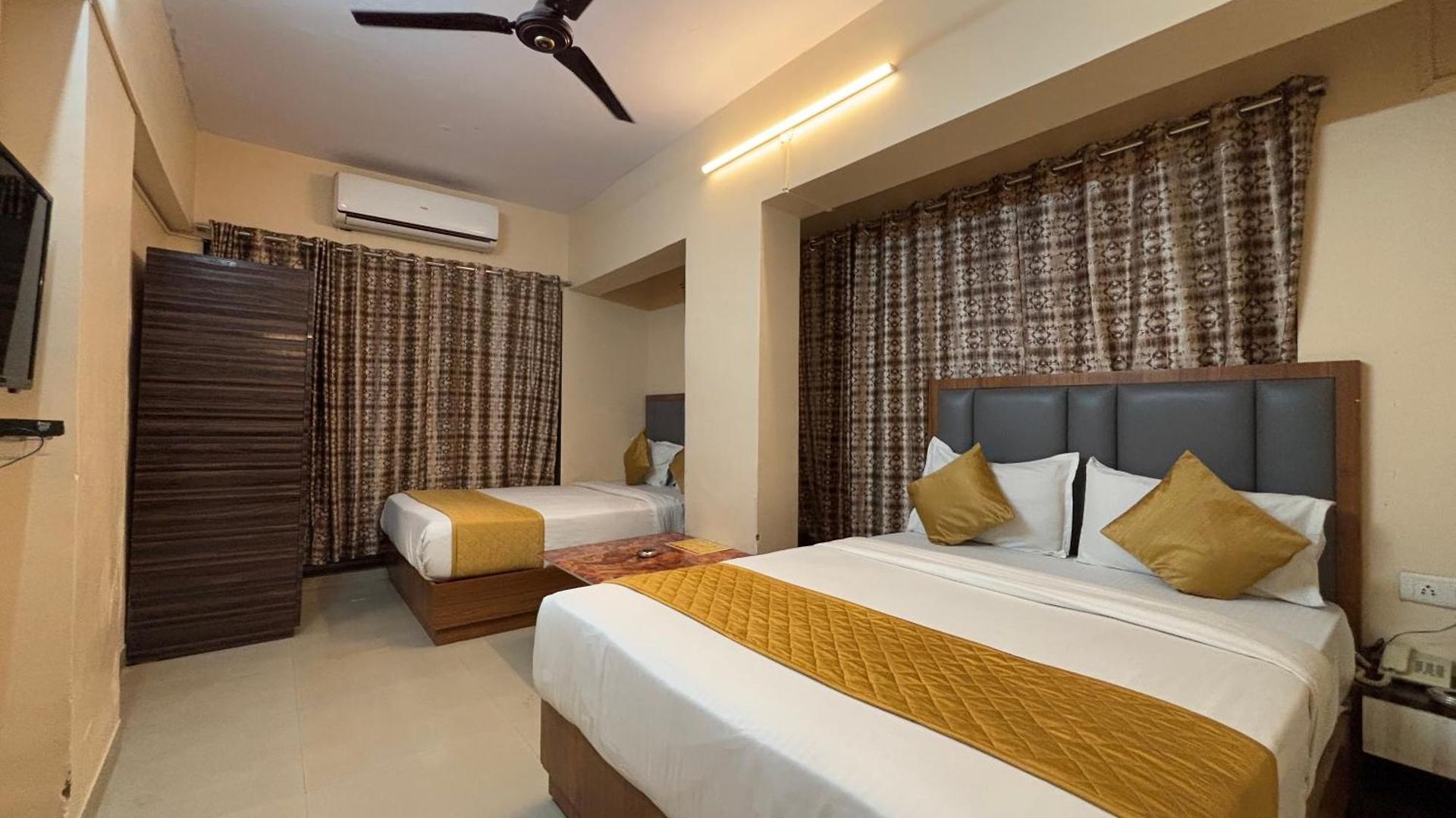 Hotel Crystal Palace Near Us Consulate Bandra Kurla Complex Mumbai Near Mumbai Airport Mumbai 3*