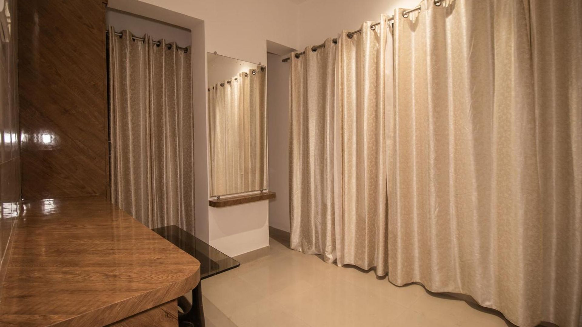 Hotel Crystal Palace Near Us Consulate Bandra Kurla Complex Mumbai Near Mumbai Airport Mumbai Mumbai