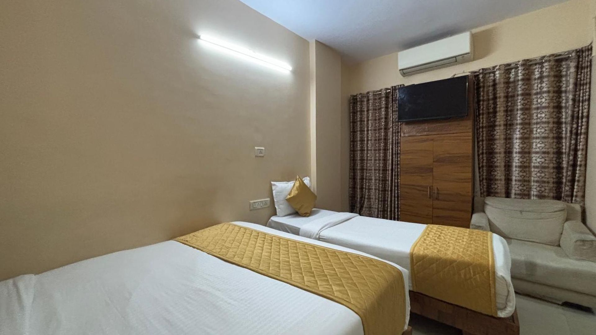 Crystal Palace Near Us Consulate Bandra Kurla Complex Mumbai Near Mumbai Airport Mumbai Hotel 3*