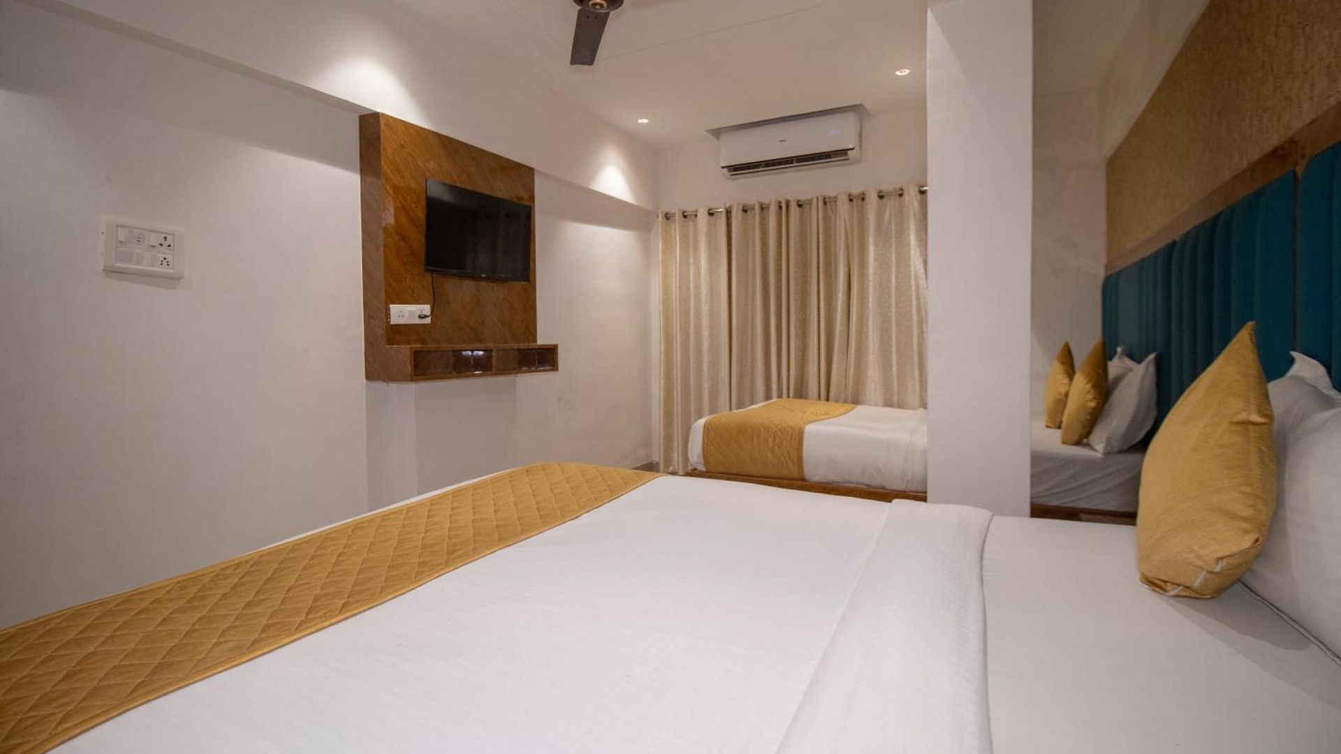Crystal Palace Near Us Consulate Bandra Kurla Complex Mumbai Near Mumbai Airport Mumbai 3*