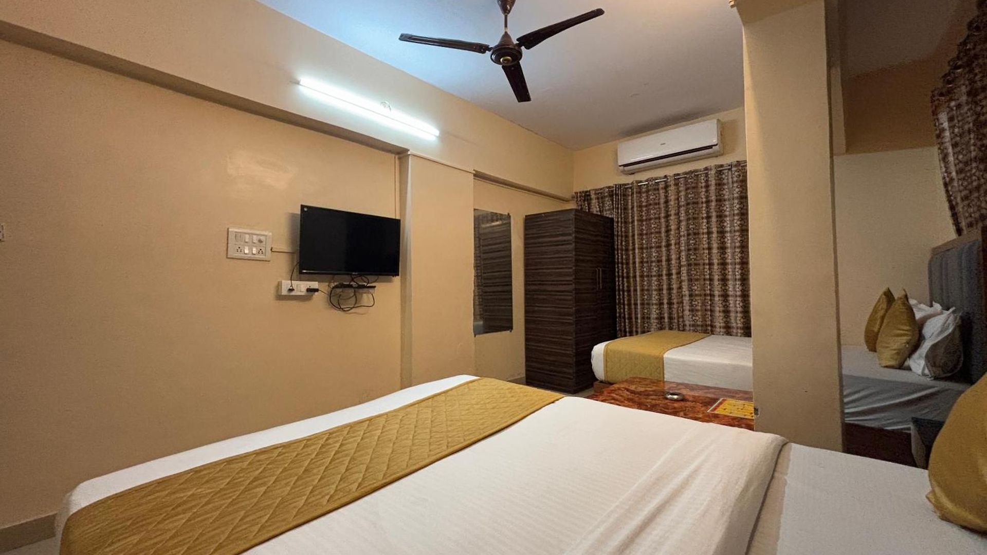 Crystal Palace Near Us Consulate Bandra Kurla Complex Mumbai Near Mumbai Airport Mumbai Hotel