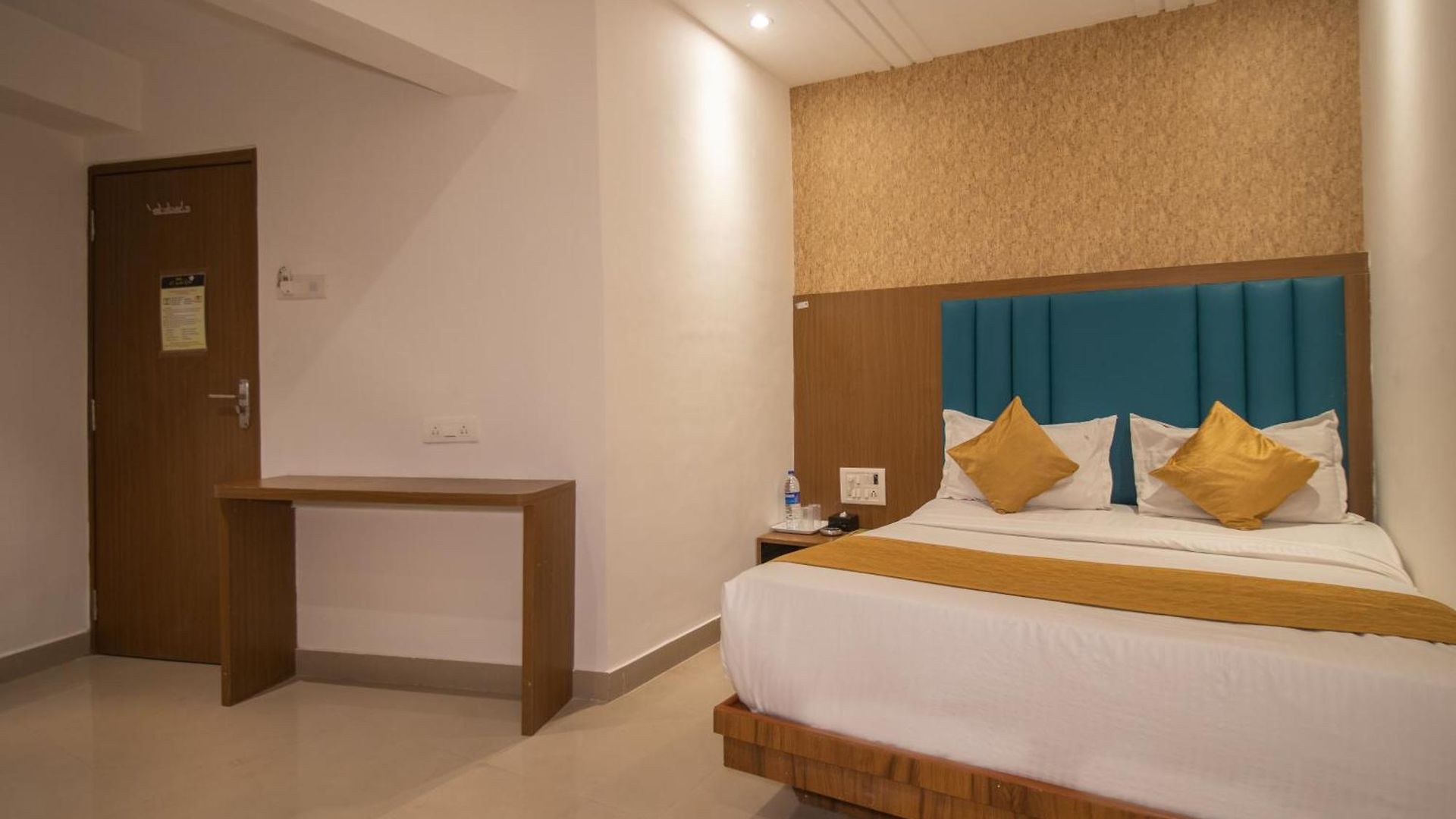 Hotel Crystal Palace Near Us Consulate Bandra Kurla Complex Mumbai Near Mumbai Airport Mumbai