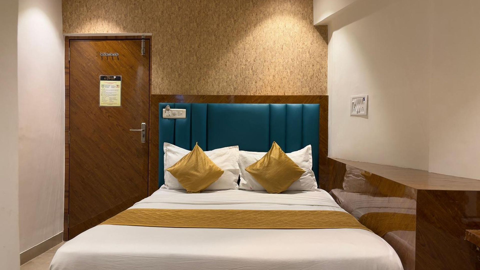 Hotel Crystal Palace Near Us Consulate Bandra Kurla Complex Mumbai Near Mumbai Airport Mumbai