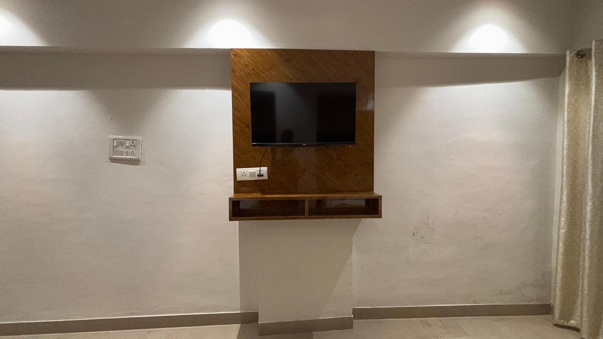 Hotel Crystal Palace Near Us Consulate Bandra Kurla Complex Mumbai Near Mumbai Airport Mumbai 3*