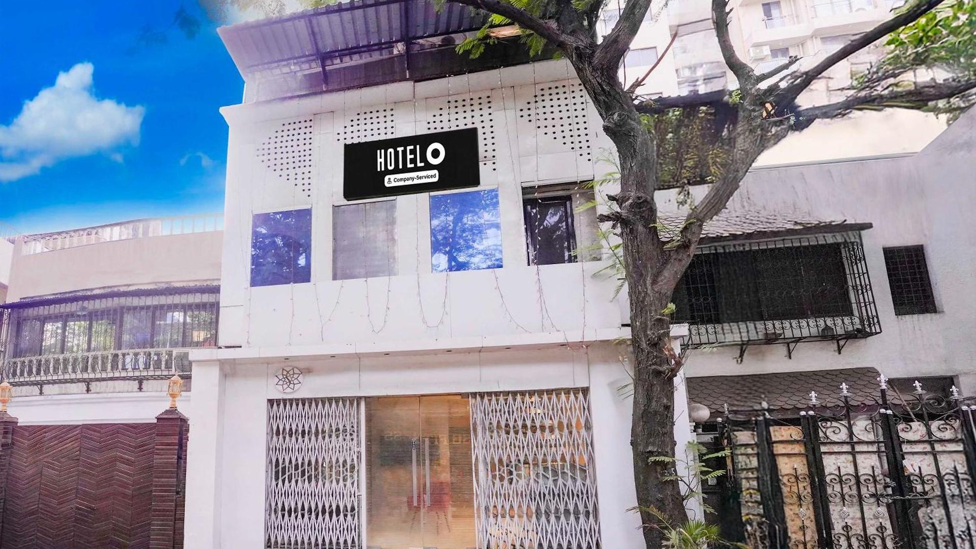 O Versova Metro Station Hotel 3*