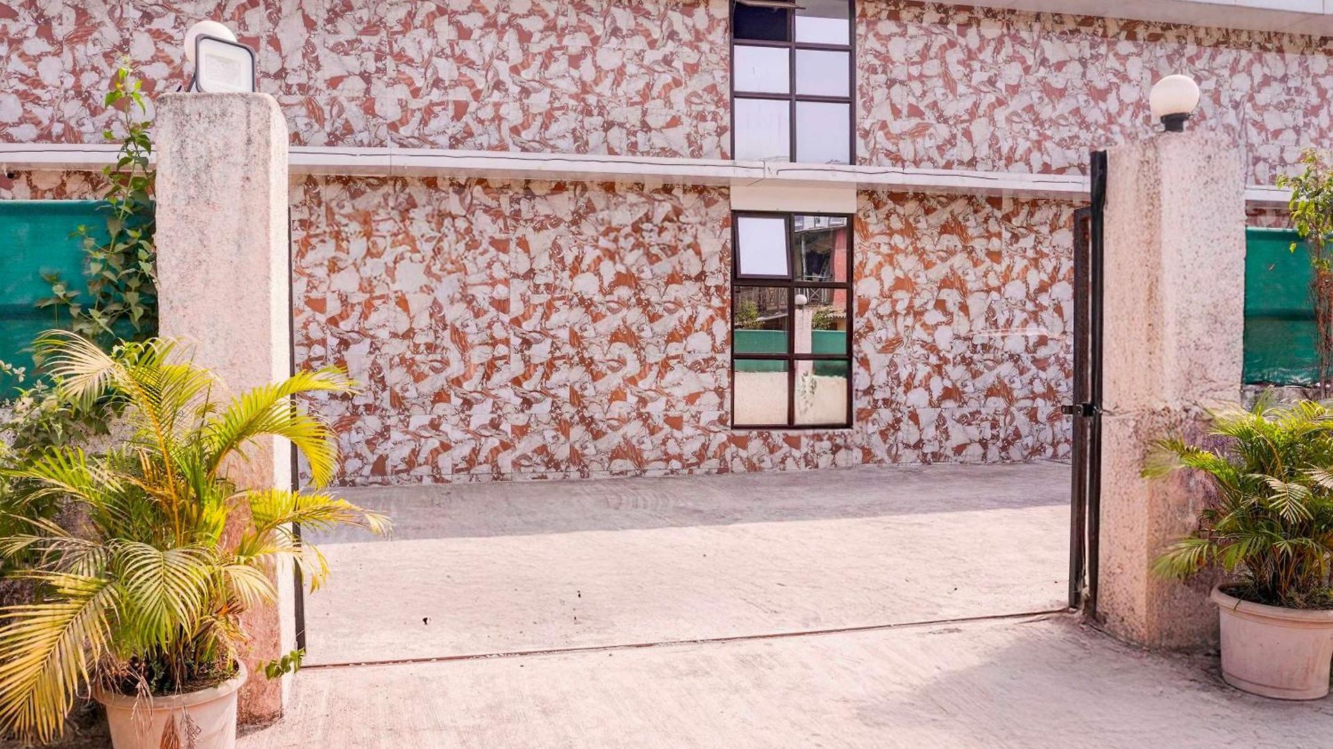 Hotel Collection O Khoni Taloja Bypass