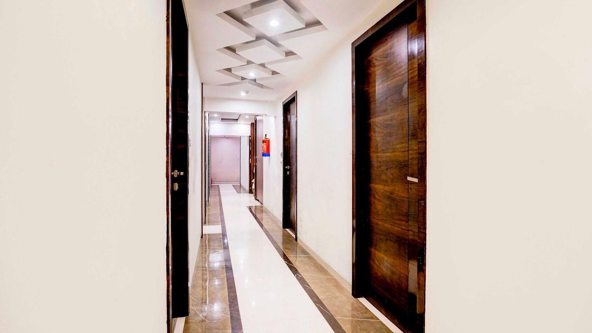 Hotel Collection O Chhatrapati Shivaji Maharaj Metro Station