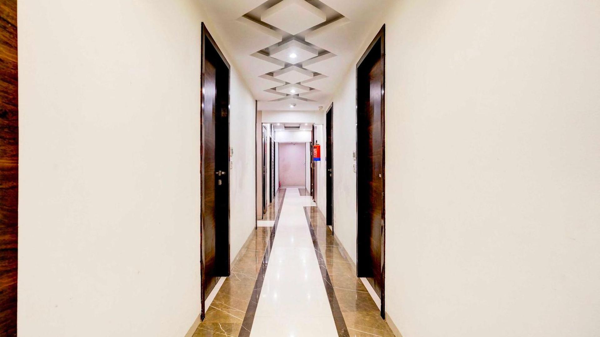 Collection O Chhatrapati Shivaji Maharaj Metro Station Hotel Mumbai