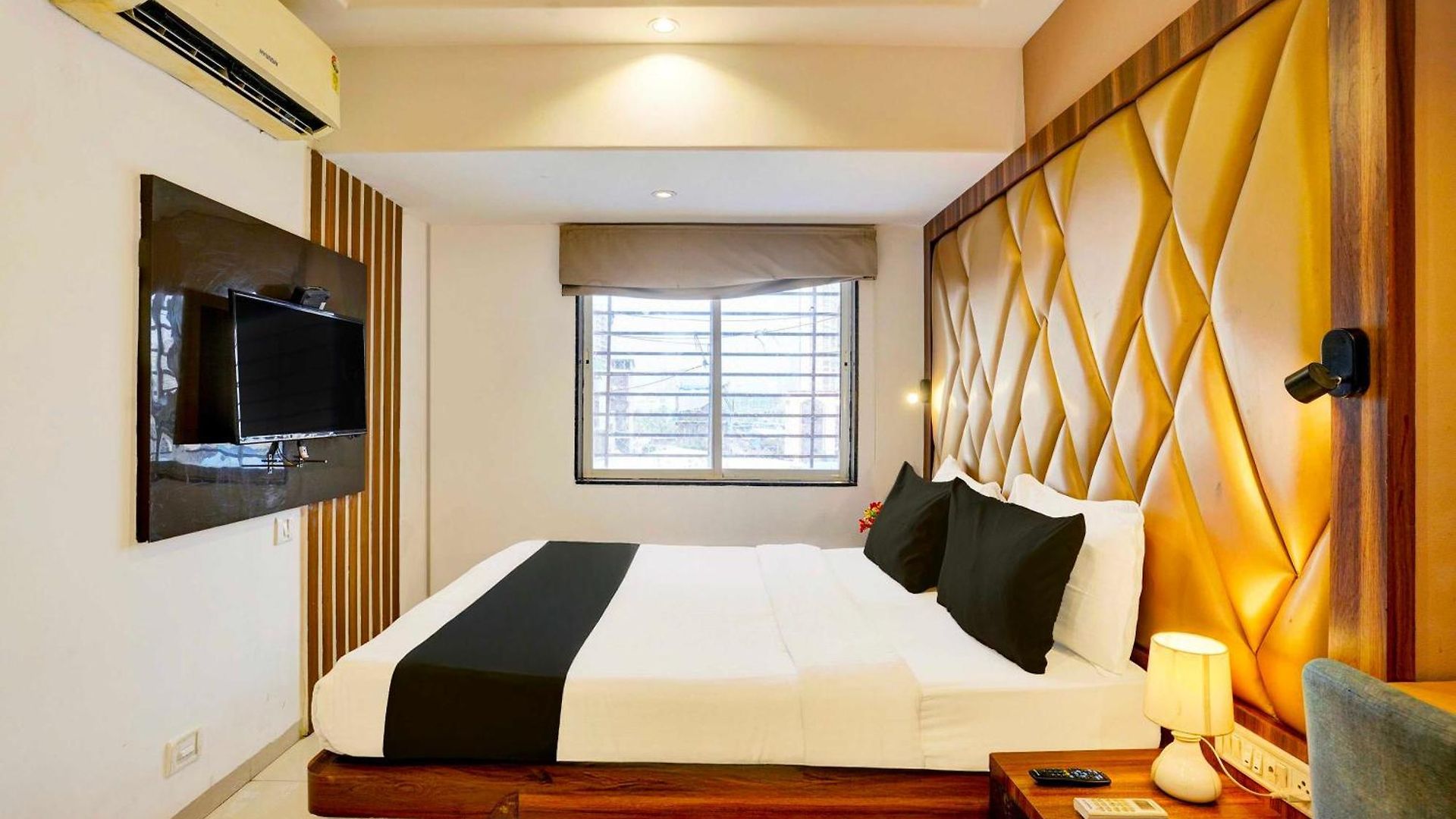 Collection O Chhatrapati Shivaji Maharaj Metro Station Hotel