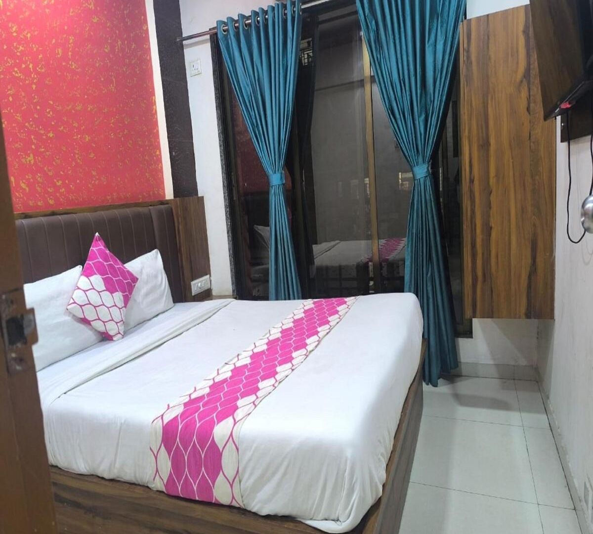 Om Sai Residency Guest house *