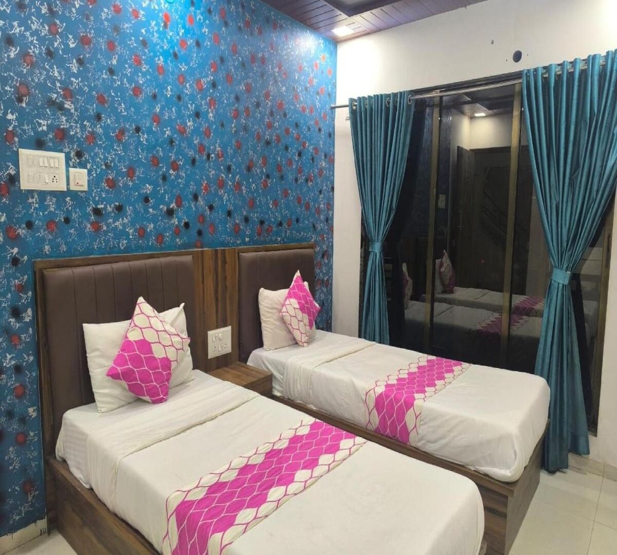 Guest house Om Sai Residency