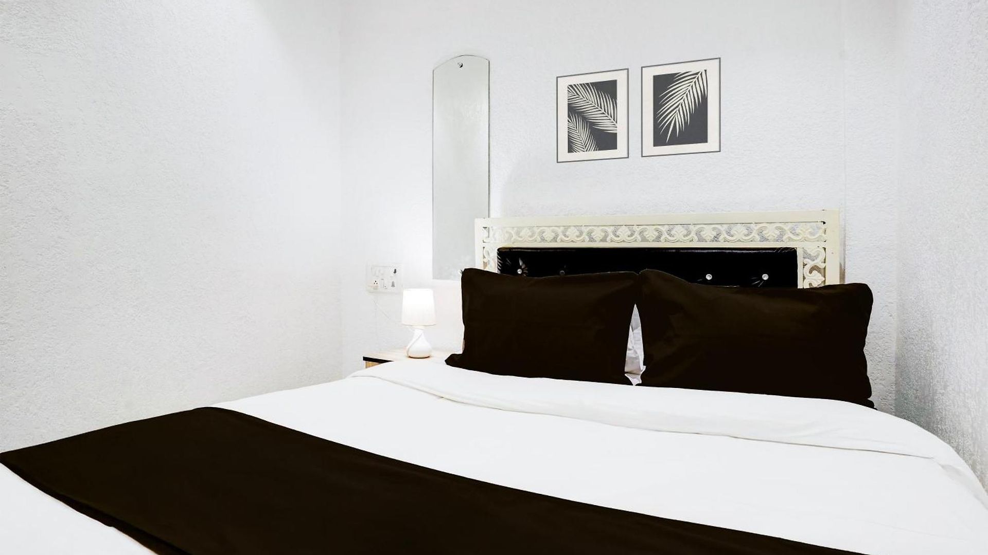 Hotel O Khar East Near Railway Station Mumbai
