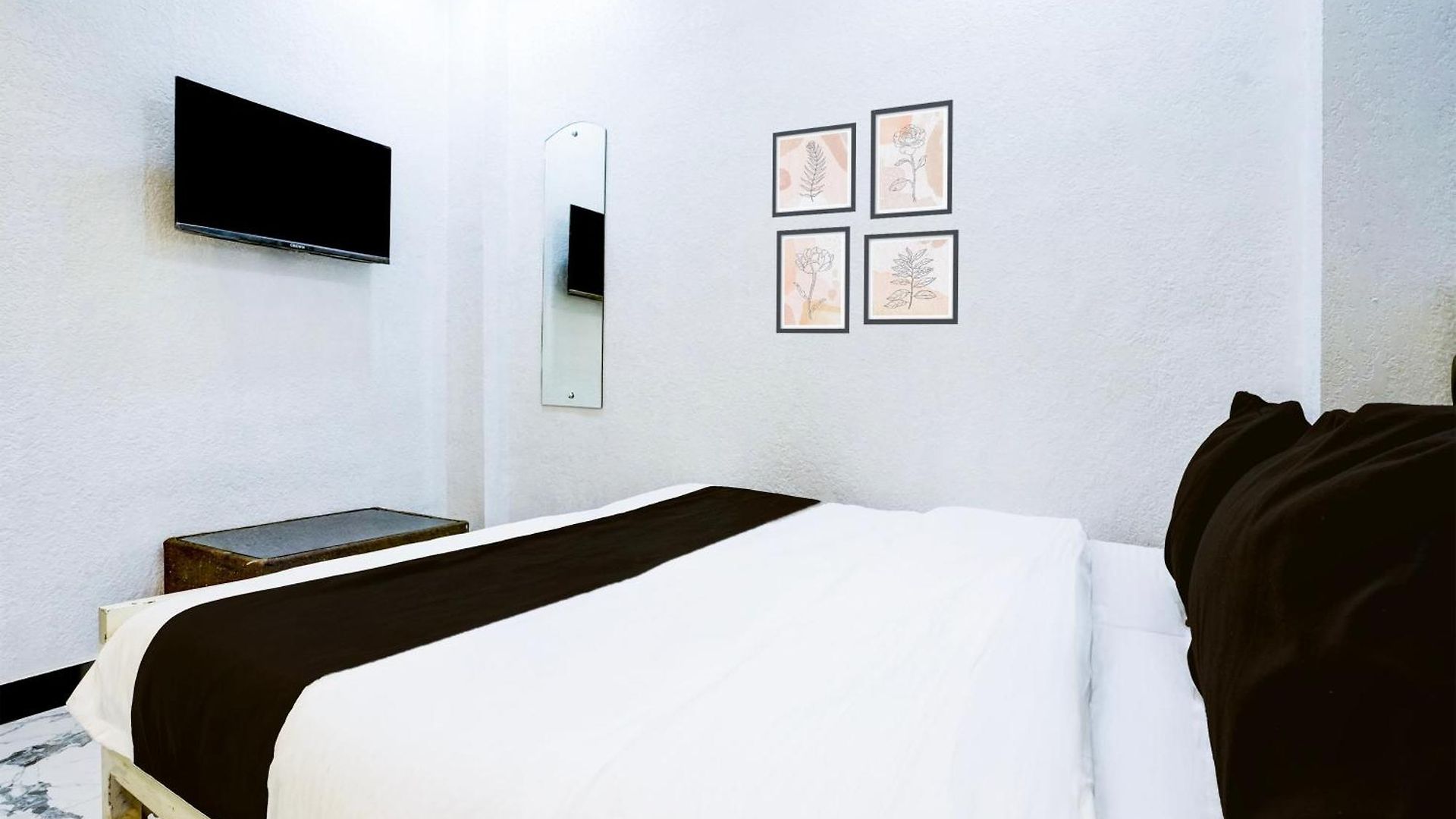 O Khar East Near Railway Station Hotel 3*