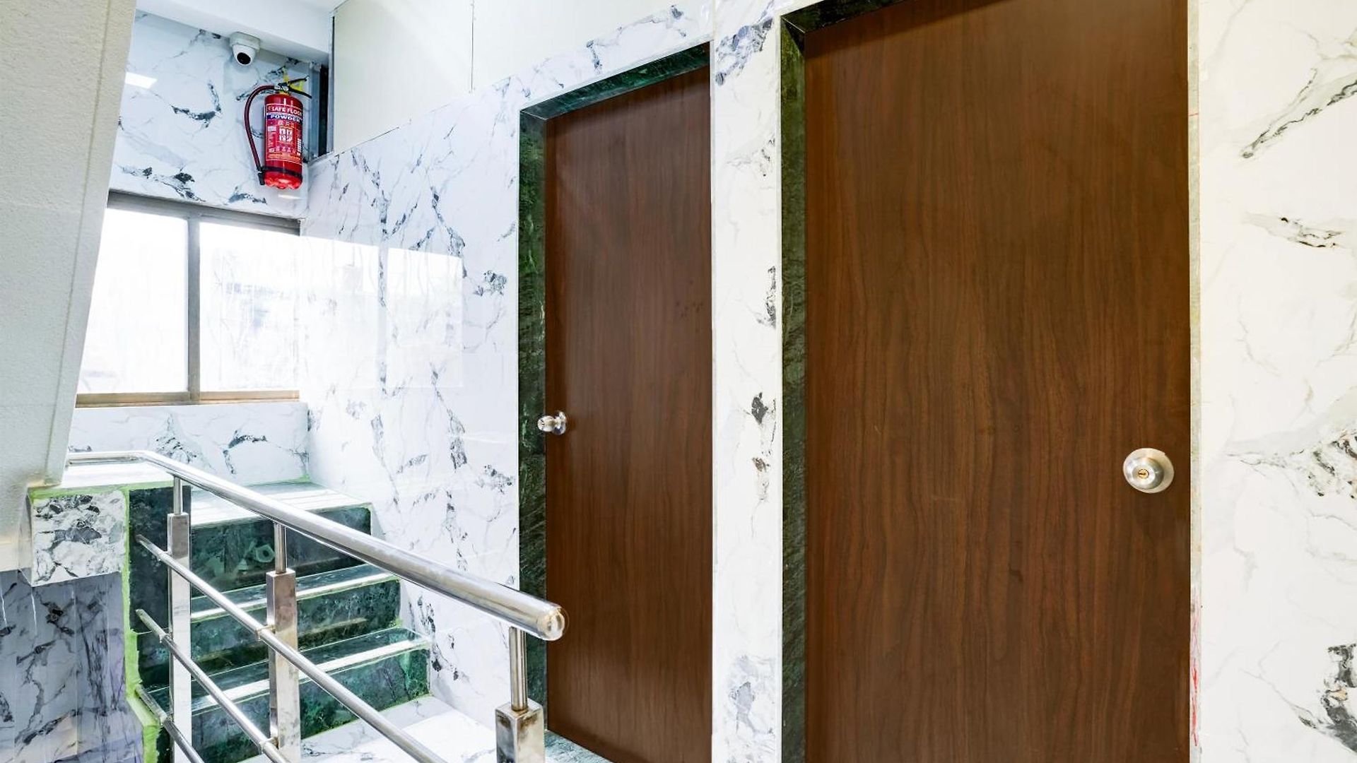 O Khar East Near Railway Station 3* Mumbai