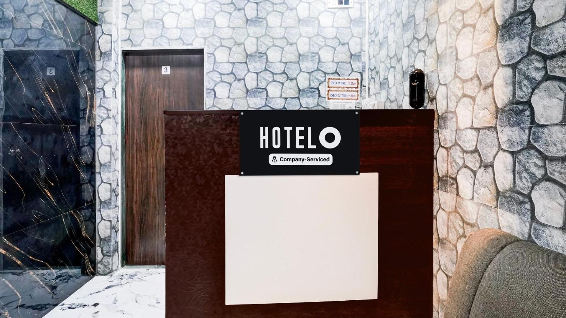 Hotel O Khar East Near Railway Station