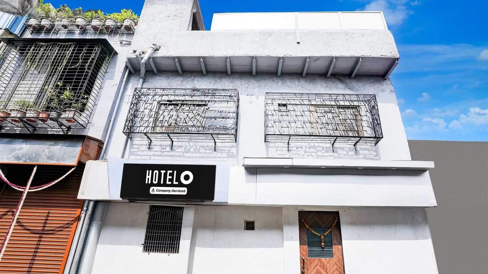 Hotel O Khar East Near Railway Station 3*