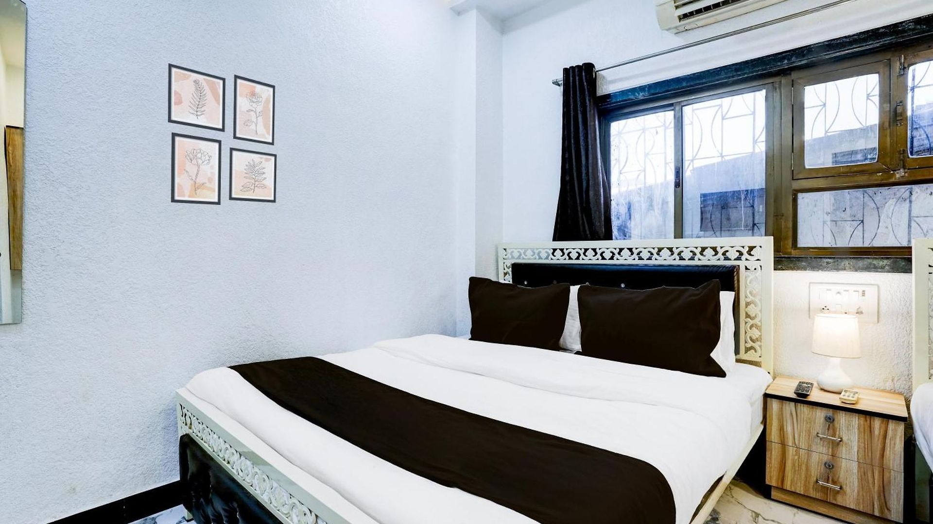 O Khar East Near Railway Station 3*