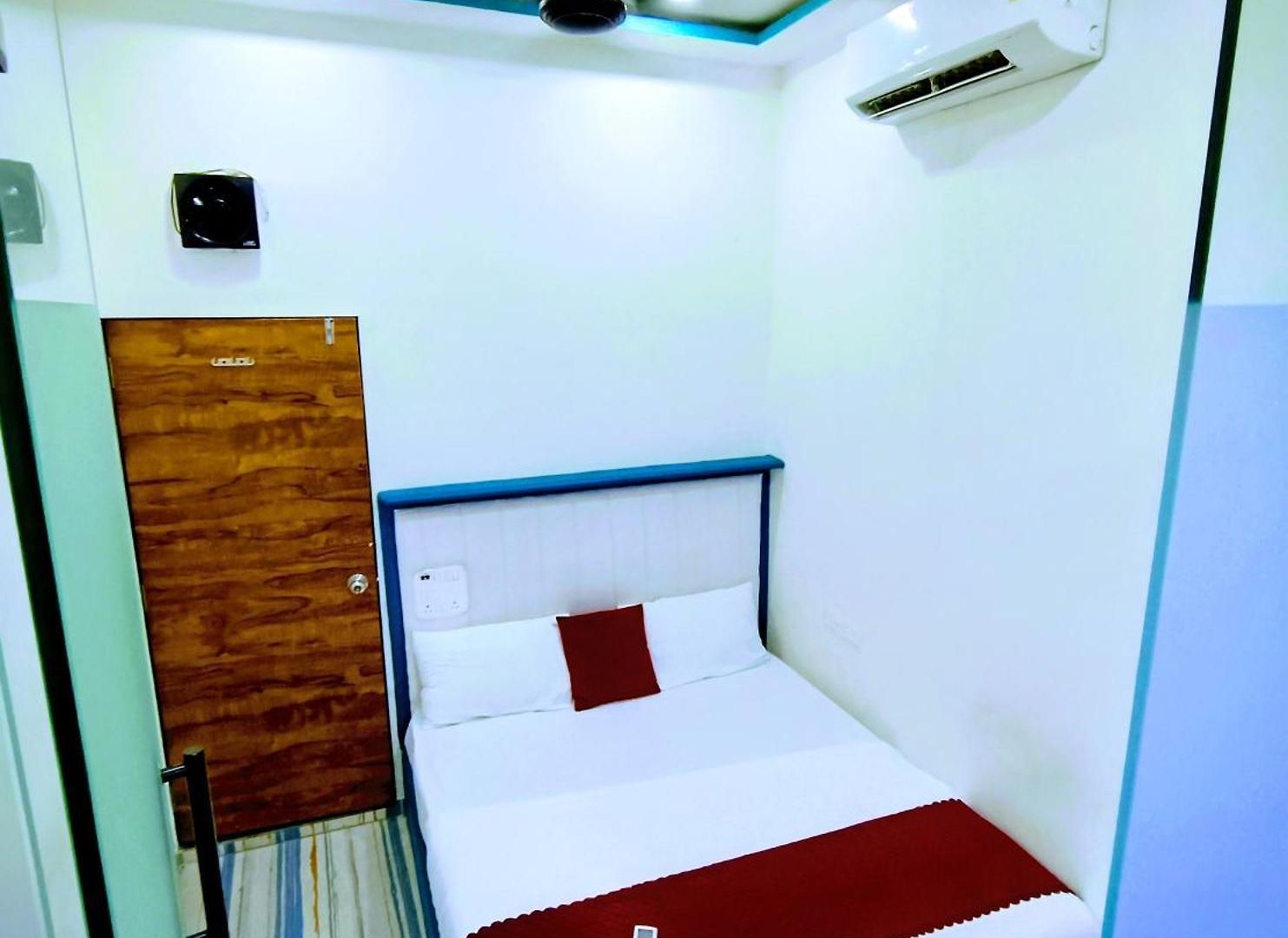 Hostel Royal And In Asalpha *