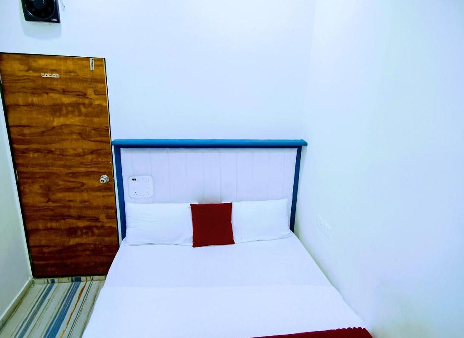 Royal And In Asalpha Hostel