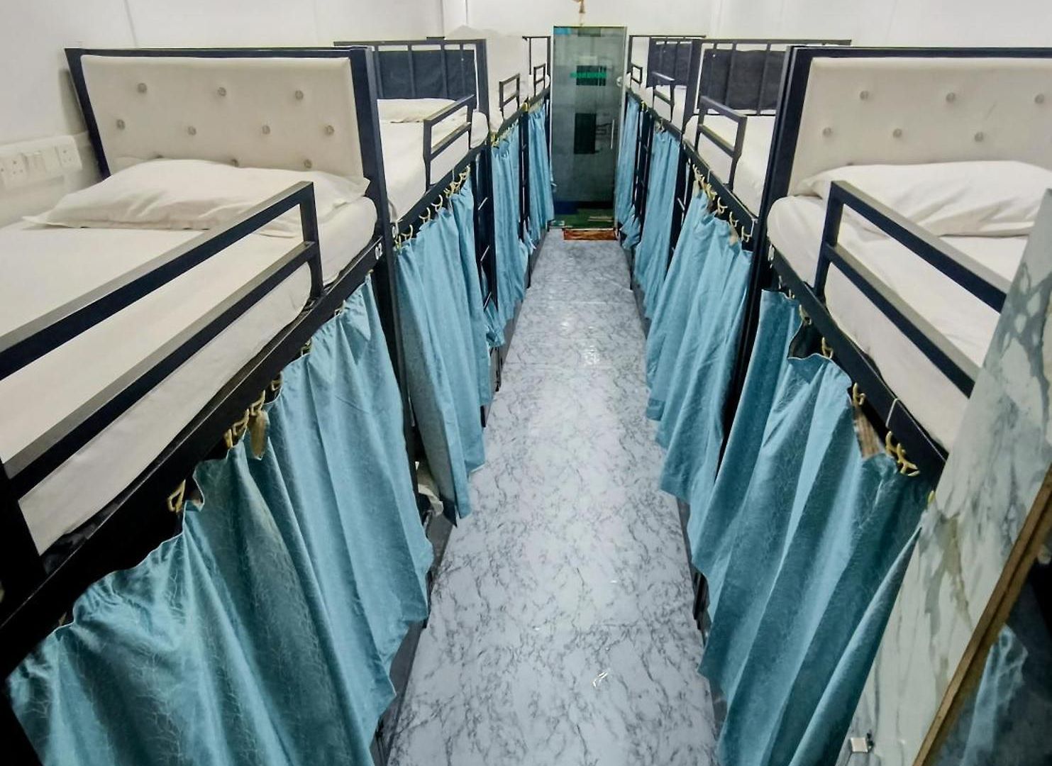 Hostel Royal And In Asalpha *