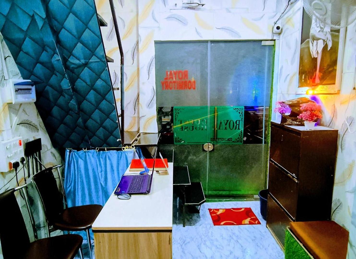 Hostel Royal And In Asalpha