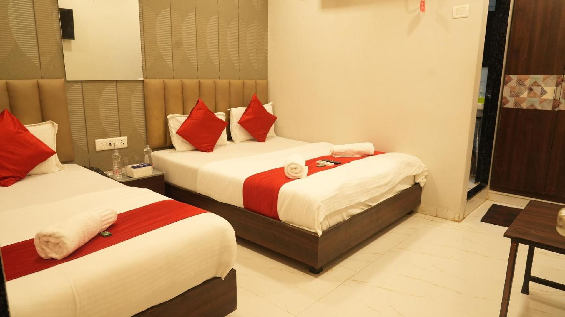 Vaithi Residency - Andheri West Hotel