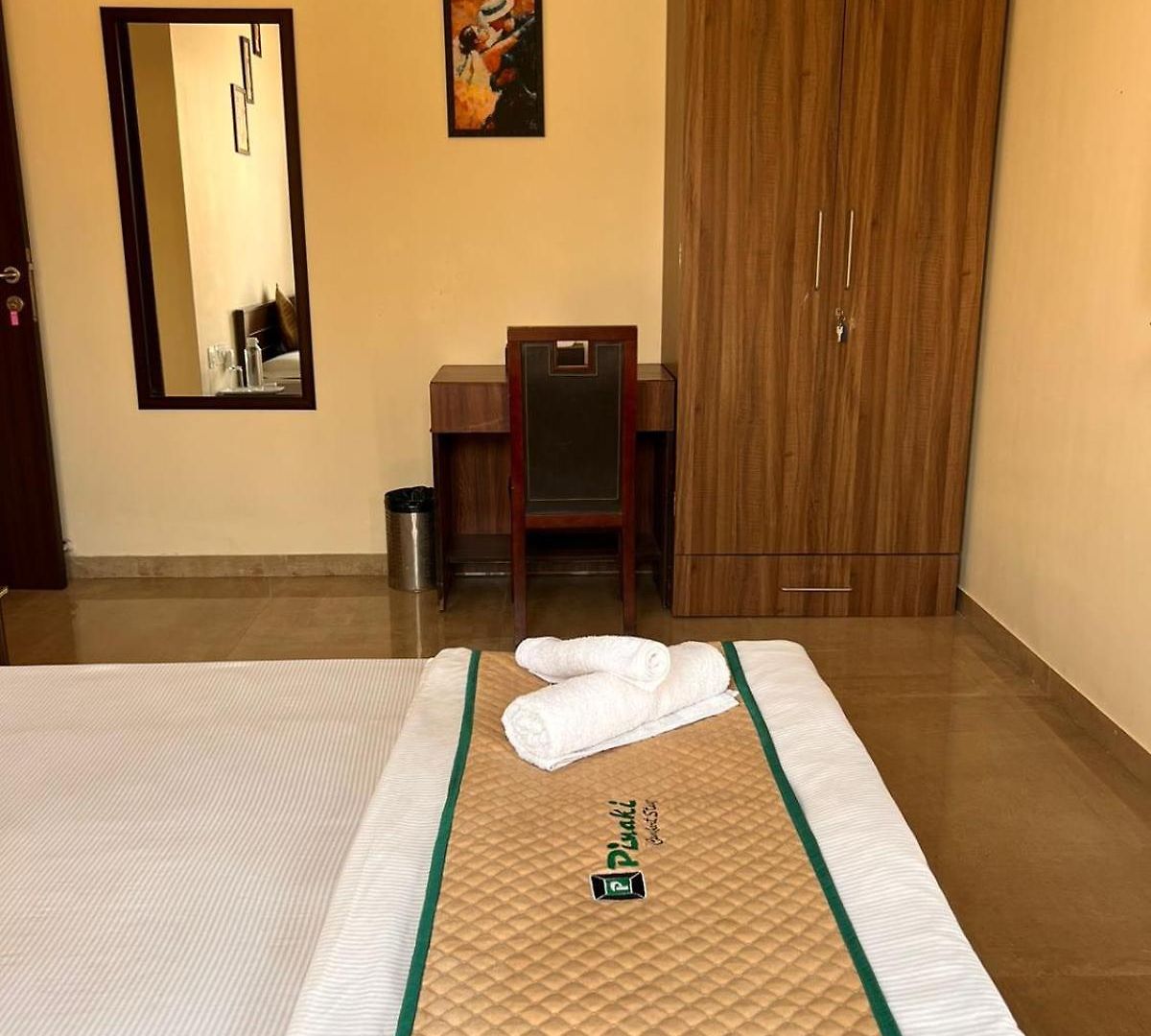 Pinaki Comfort Malad - Near Nesco & Oberoi Mall Hotel