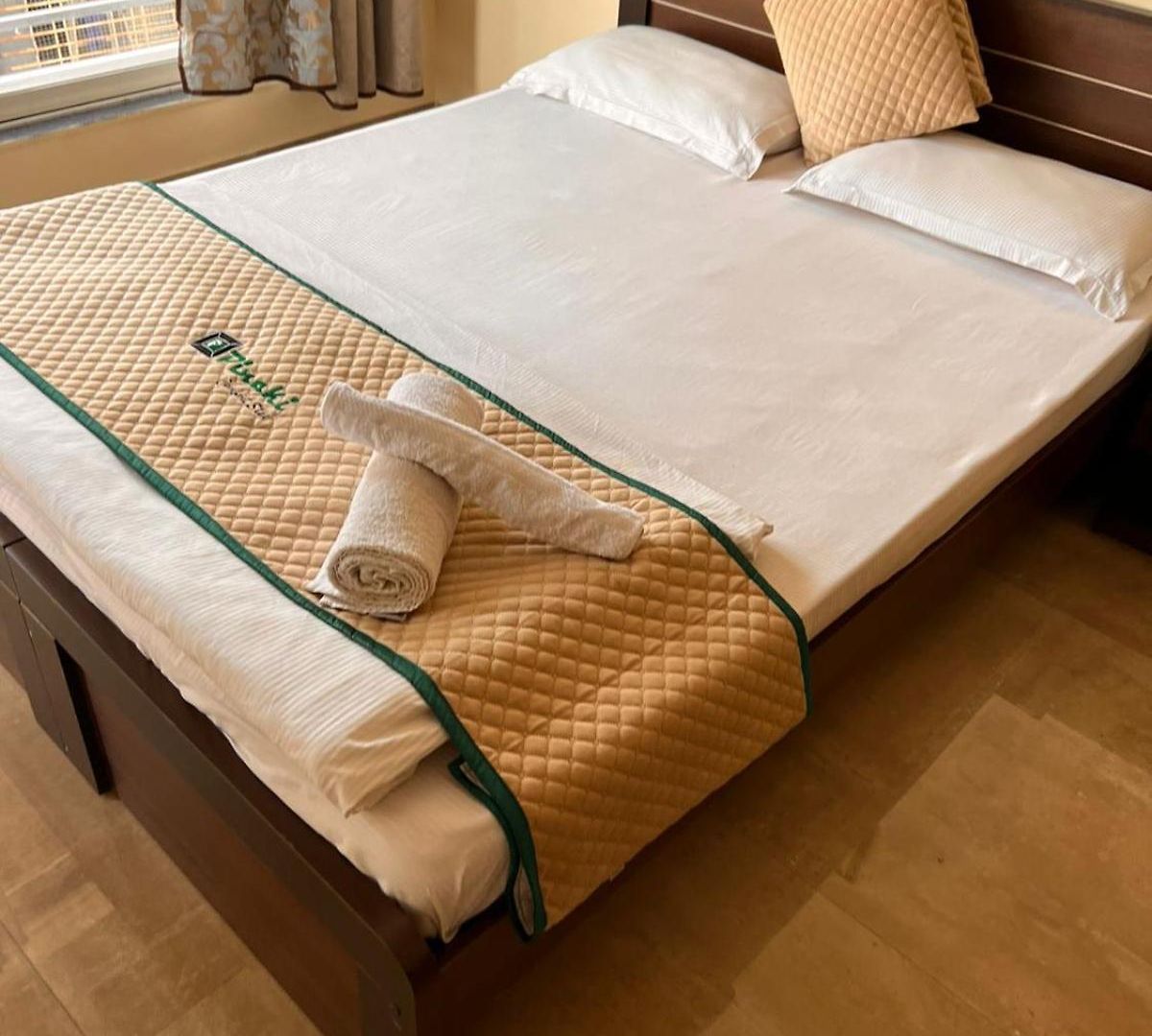 Hotel Pinaki Comfort Malad - Near Nesco & Oberoi Mall Mumbai