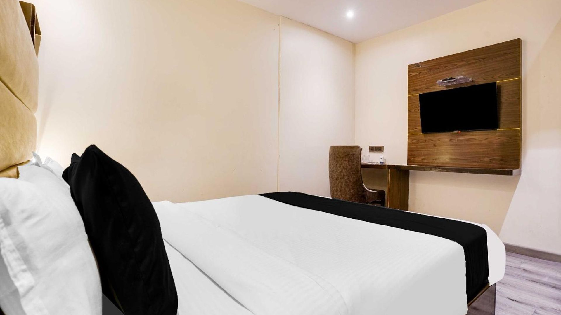 O Andheri Near Western Express Highway Hotel 3*