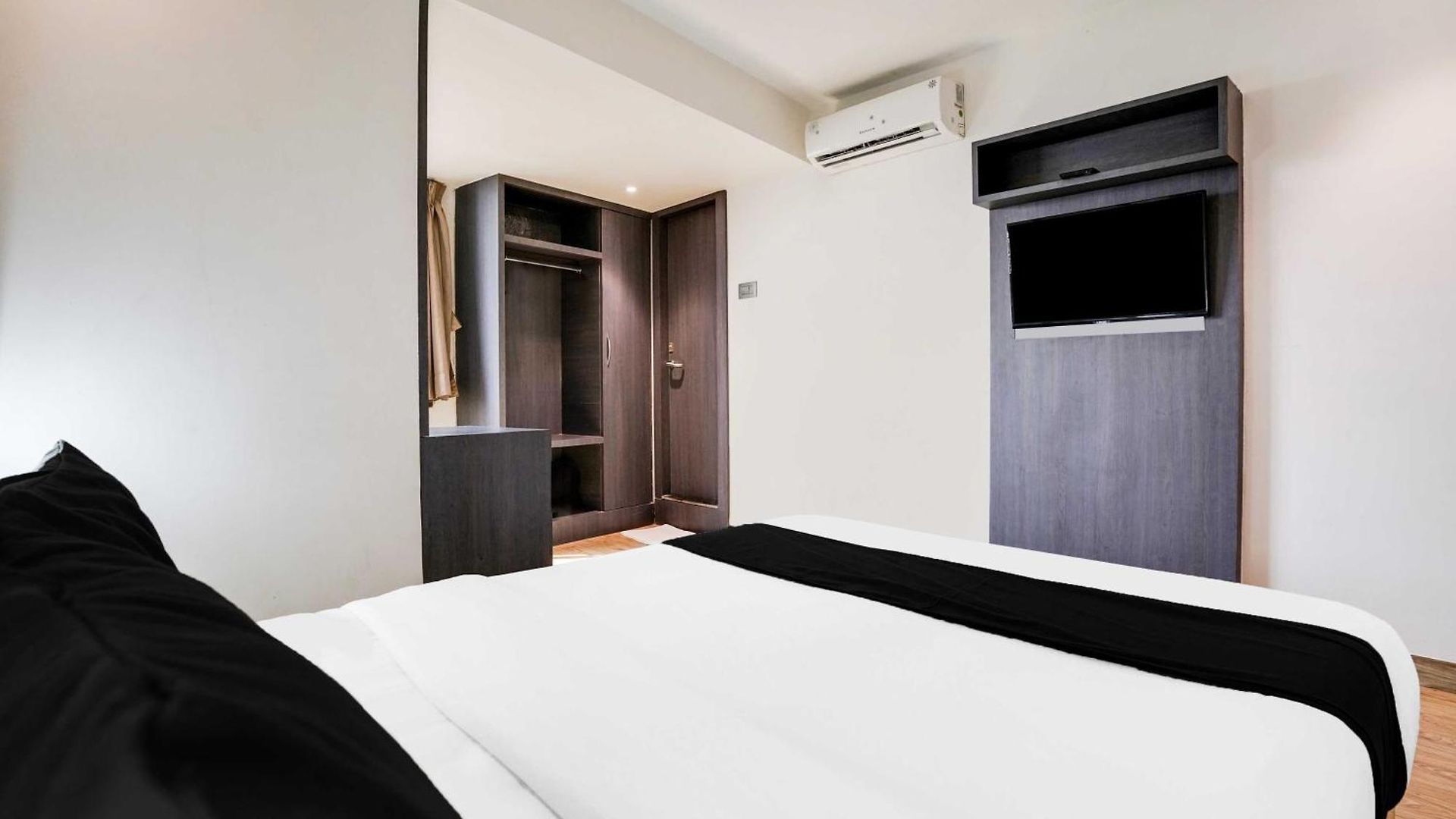 O Andheri Near Western Express Highway 3* Mumbai