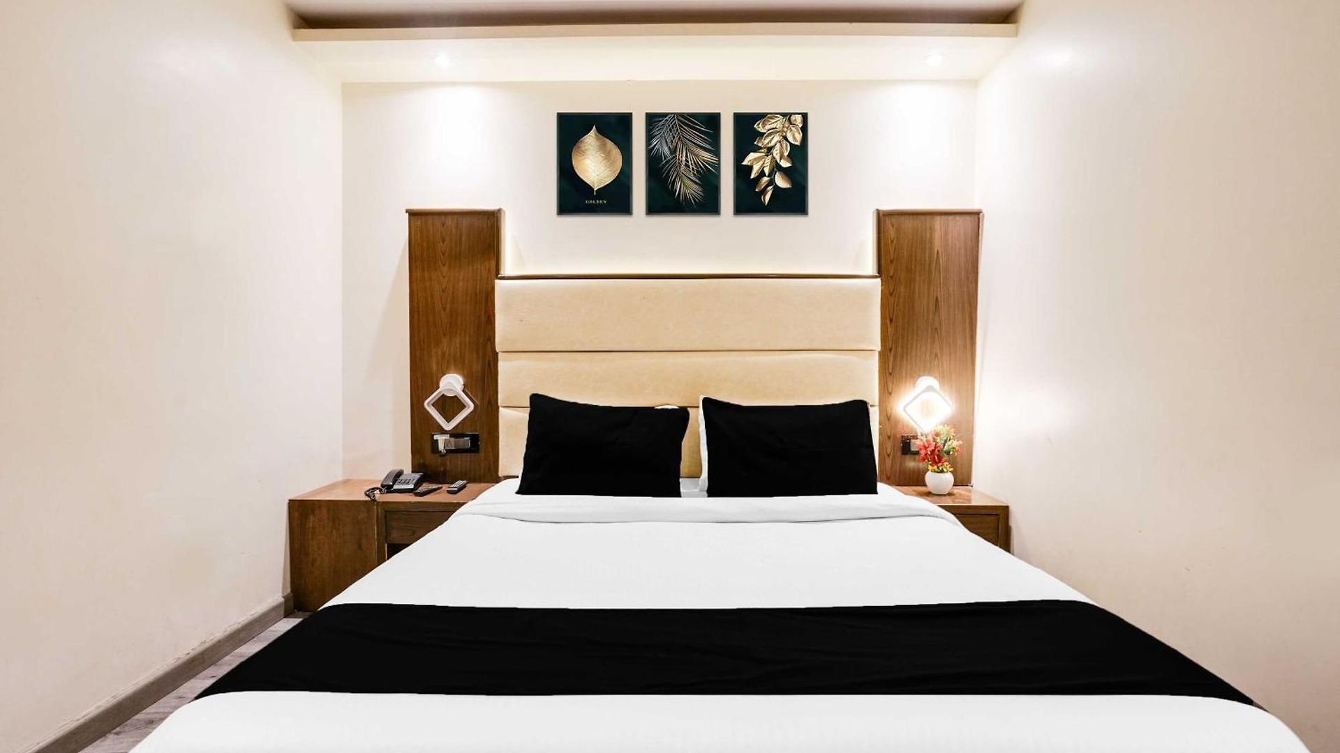 Hotel O Andheri Near Western Express Highway