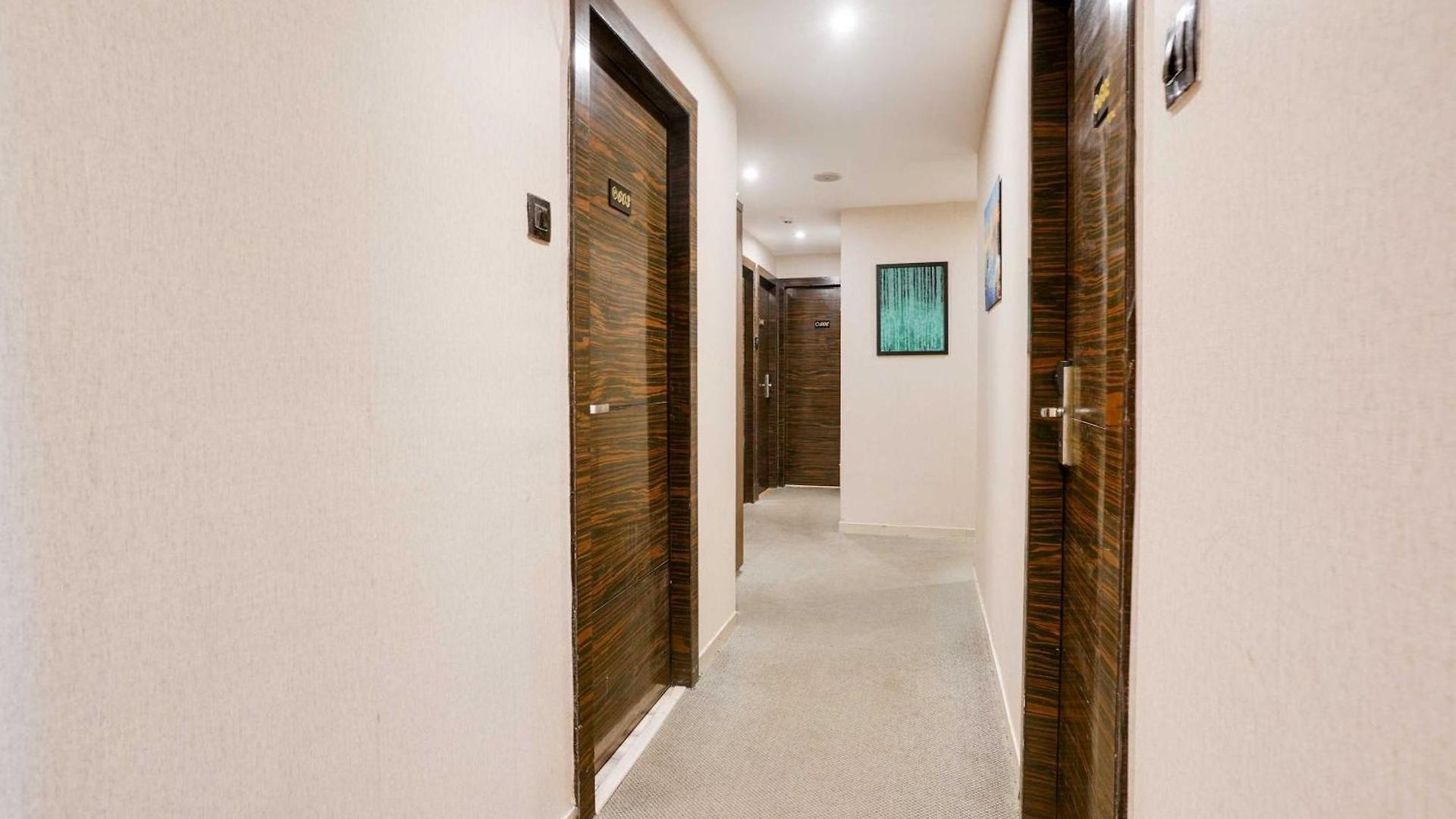 O Andheri Near Western Express Highway 3*