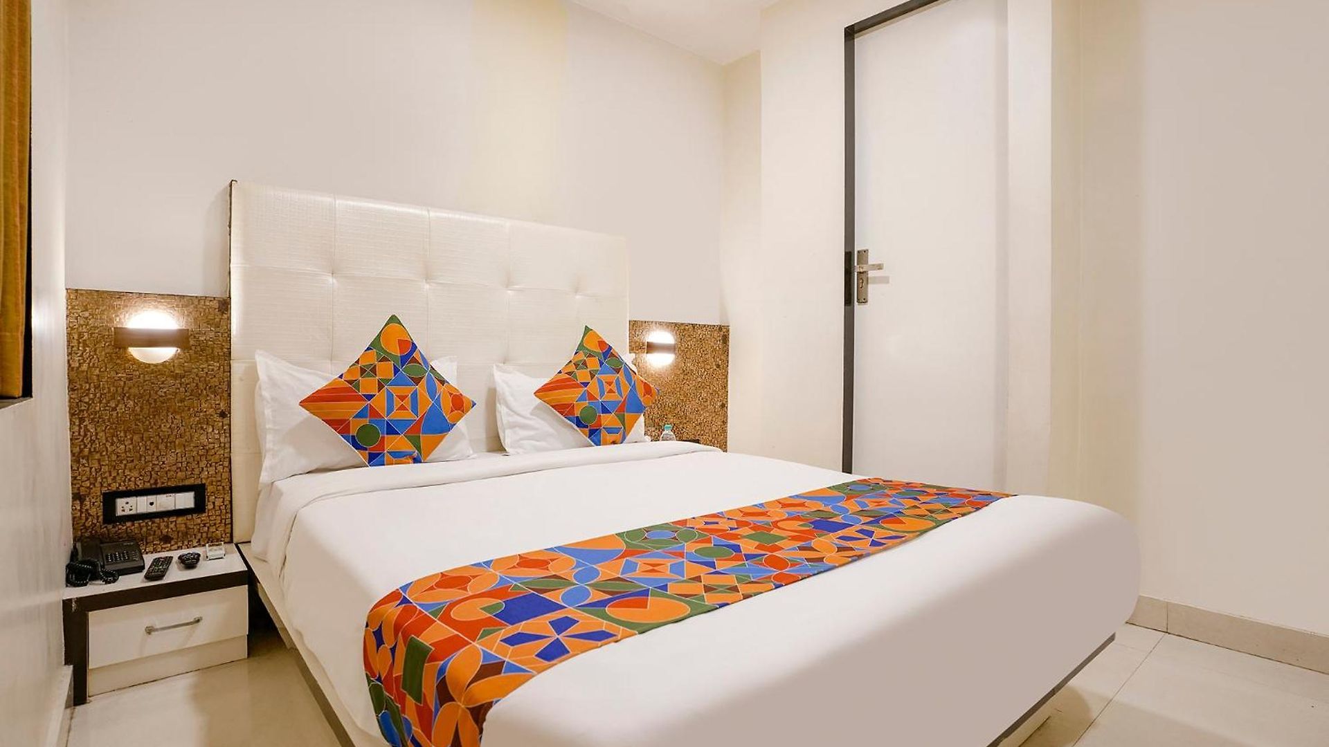 Fabhotel Golden Star Hotel