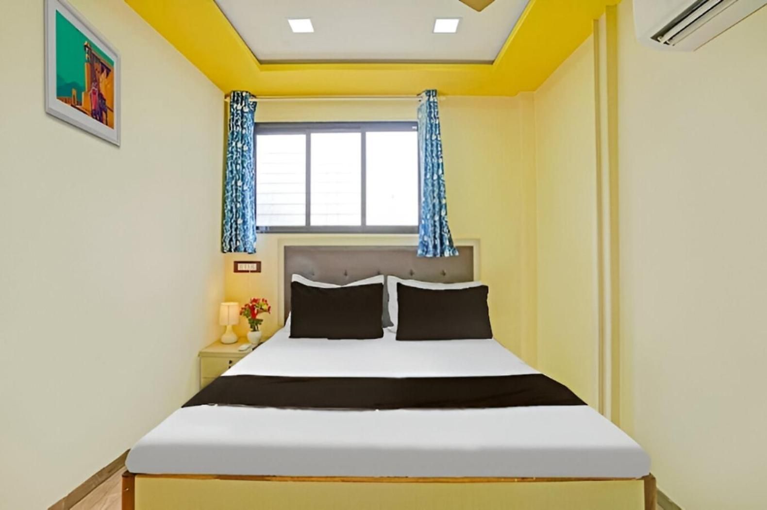Tanvi - Nr International Airport Hotel