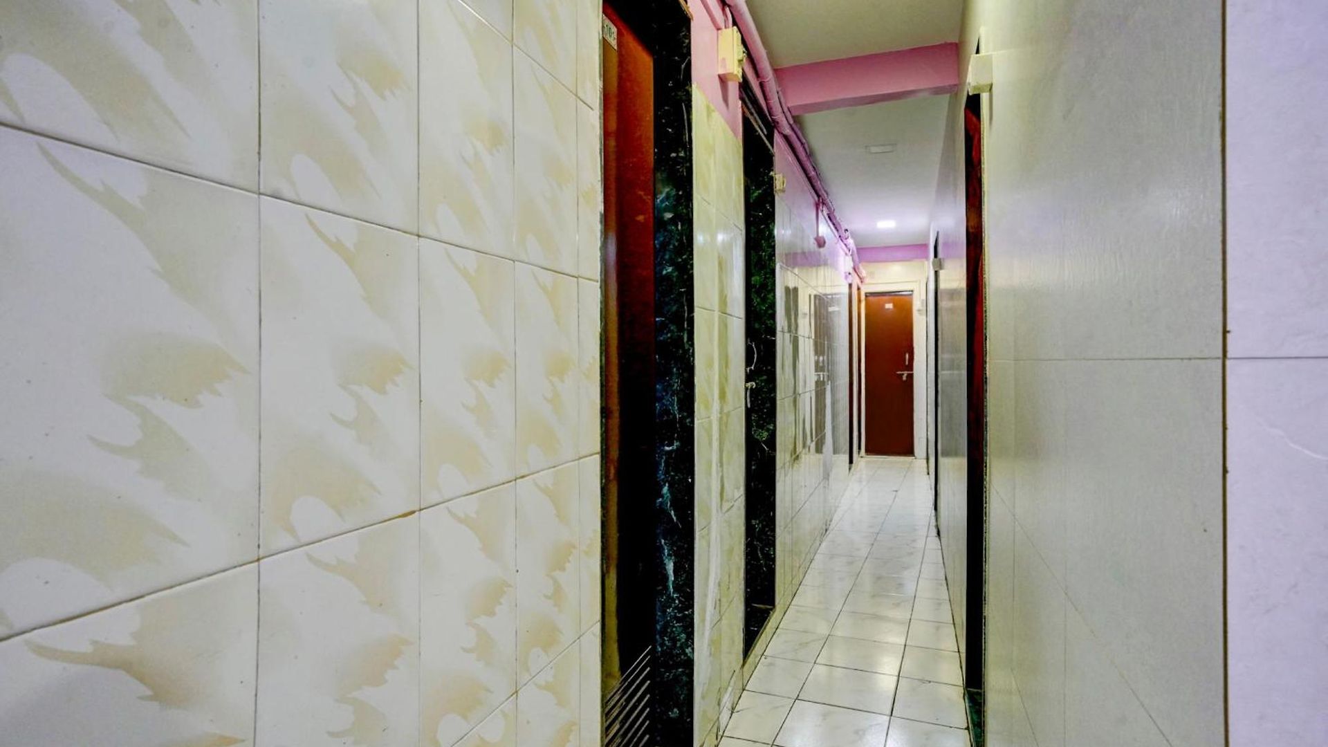 Hotel Hotel O Gulzar Masjid Bunder Railway Station
