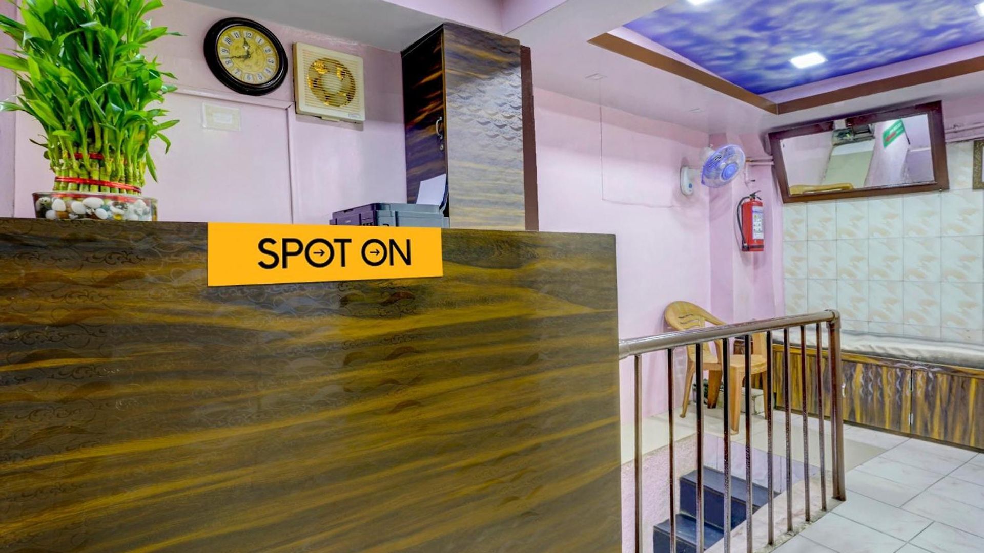 Hotel O Gulzar Masjid Bunder Railway Station Hotel 3*