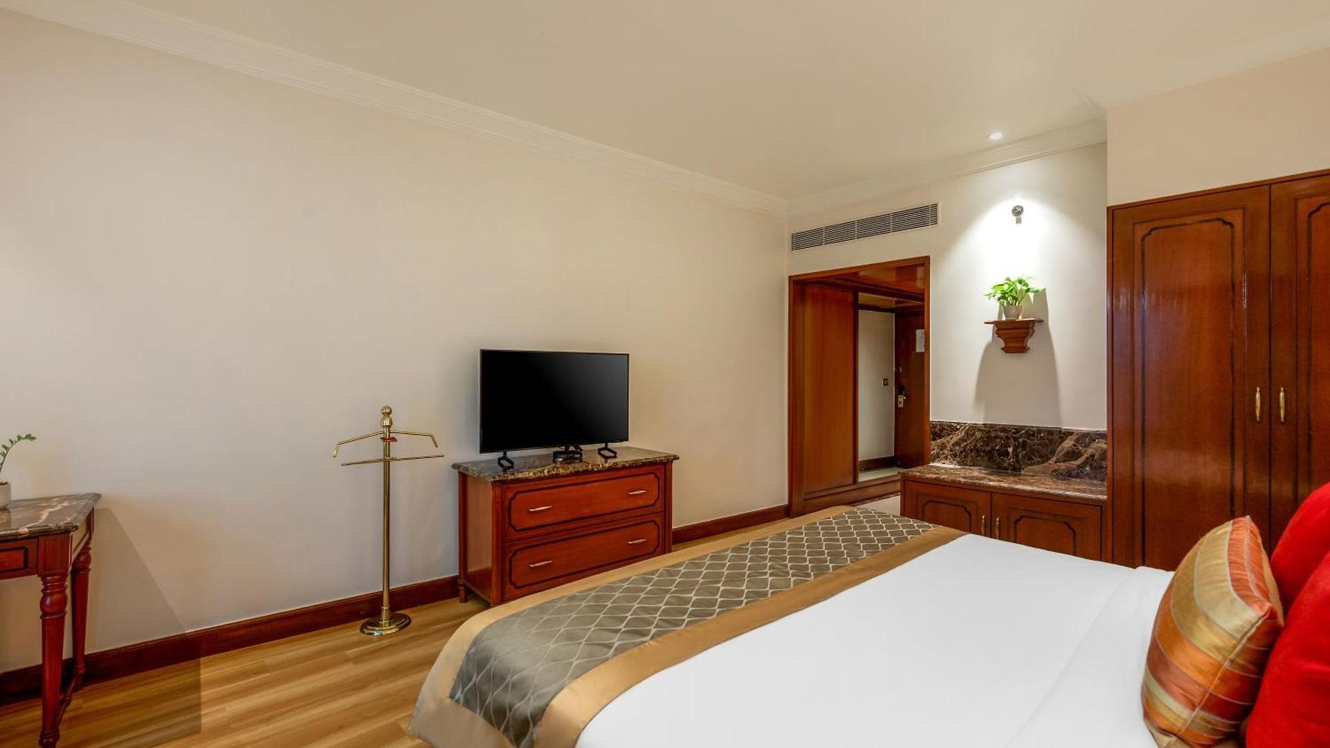 Hotel The Orchid Parle
