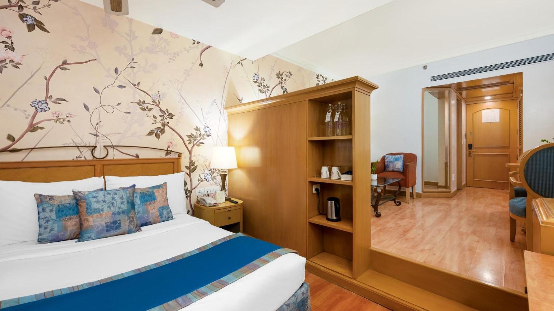 Hotel The Orchid Parle 5*