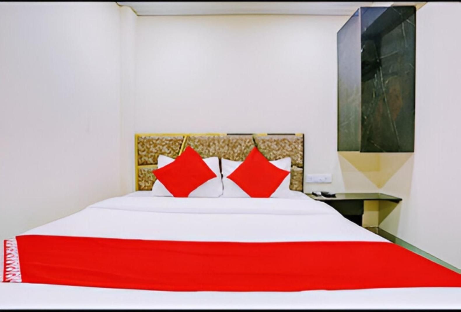 Indigo - Near International Airport * Mumbai