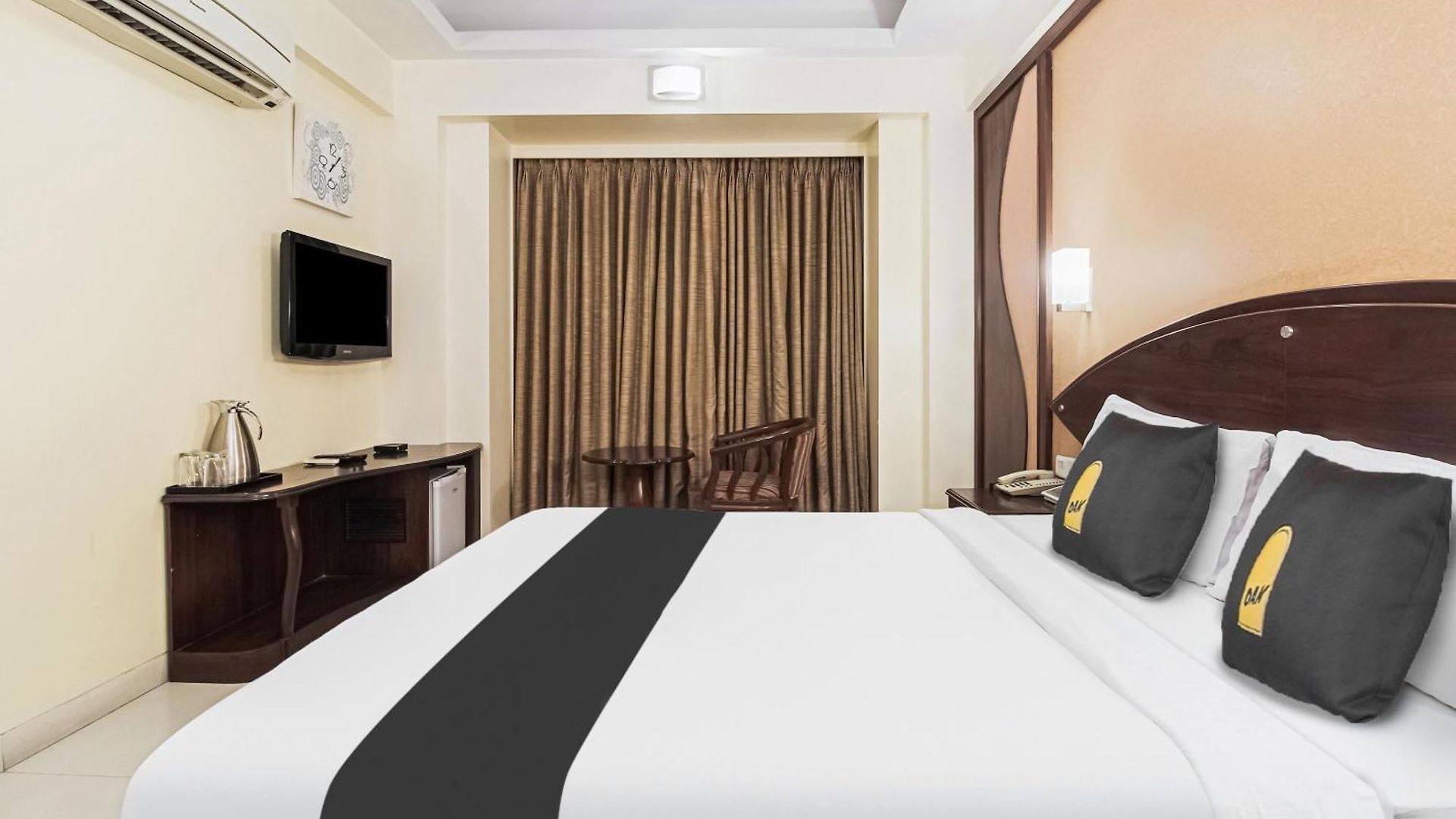 Townhouse Oak Shubhangan Near Juhu Hotel 4*
