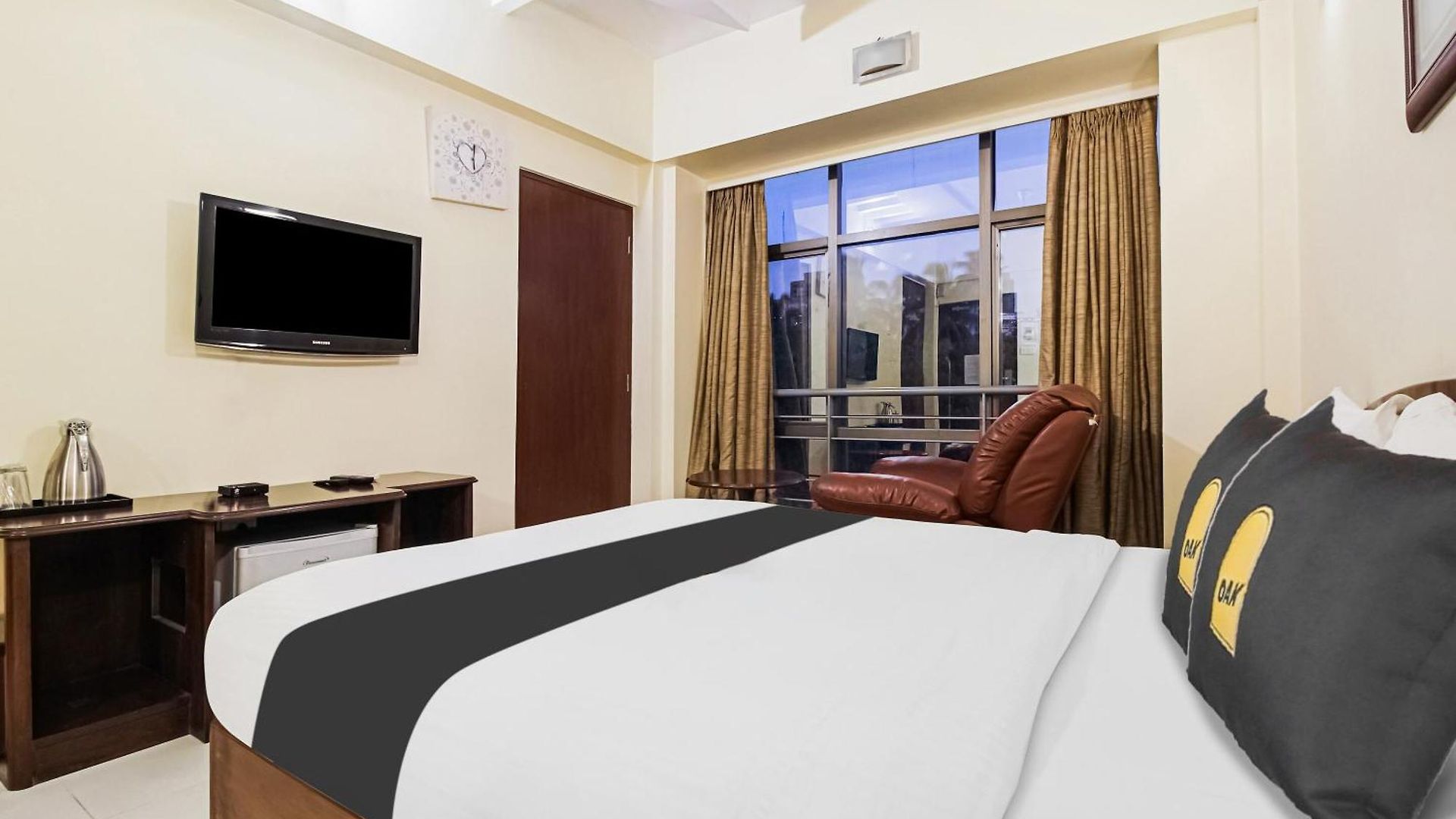 Townhouse Oak Shubhangan Near Juhu Mumbai