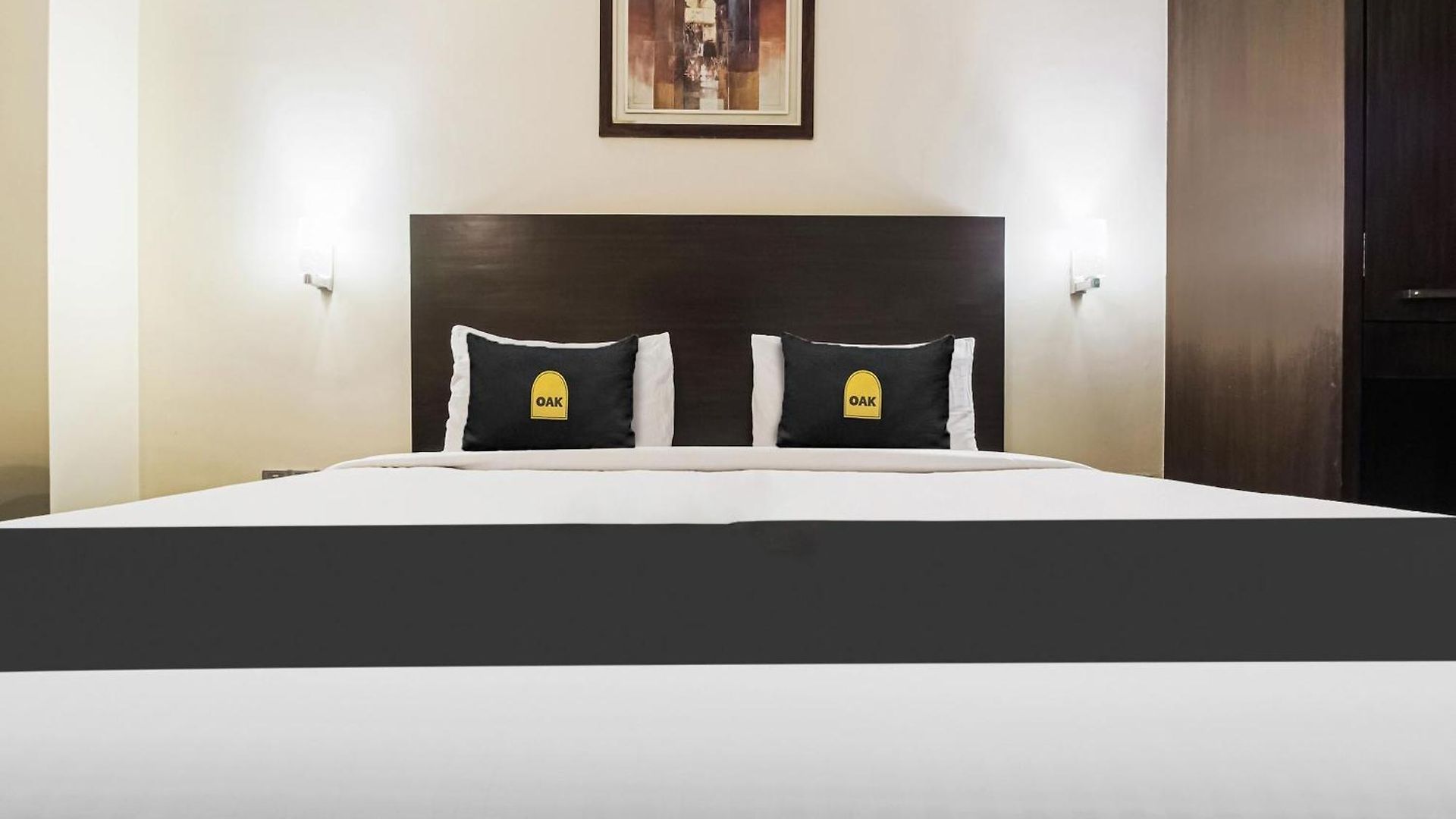 Townhouse Oak Shubhangan Near Juhu Hotel 4*
