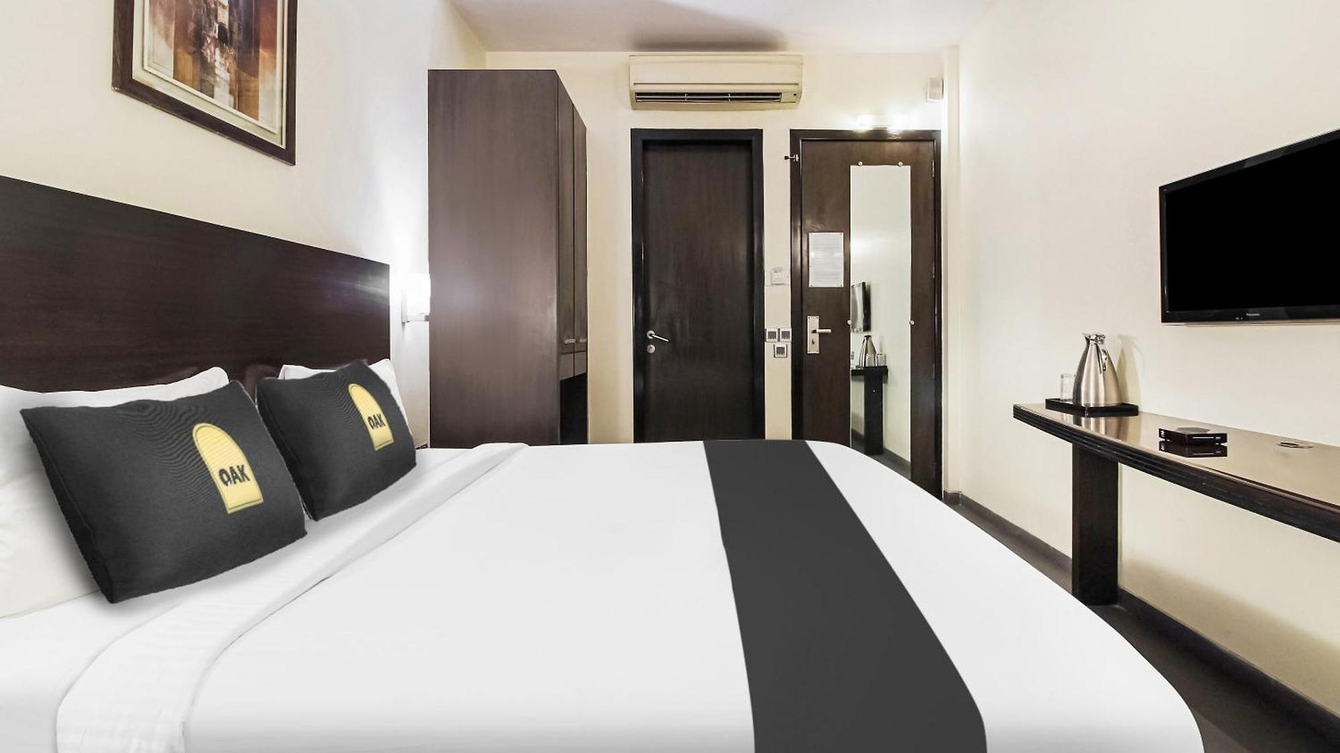 Hotel Townhouse Oak Shubhangan Near Juhu