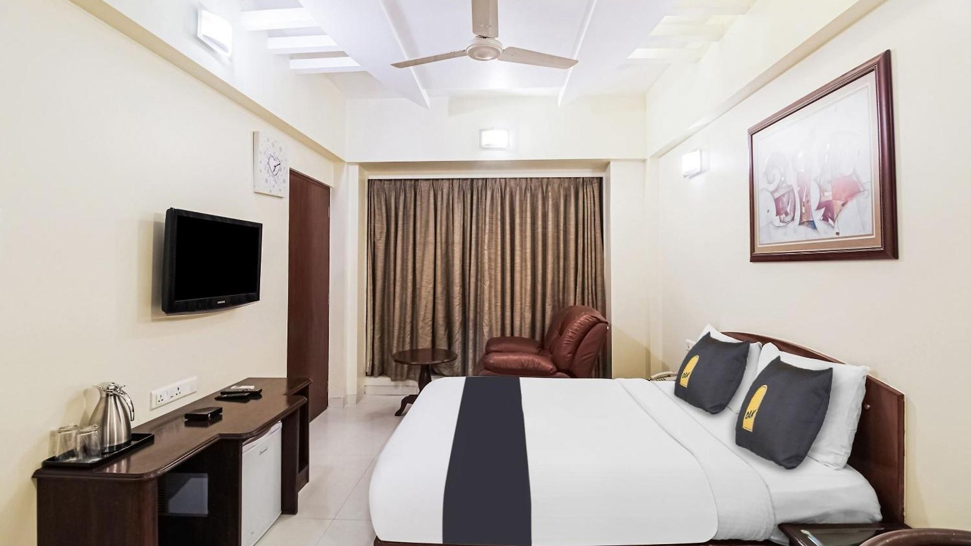 Hotel Townhouse Oak Shubhangan Near Juhu Mumbai