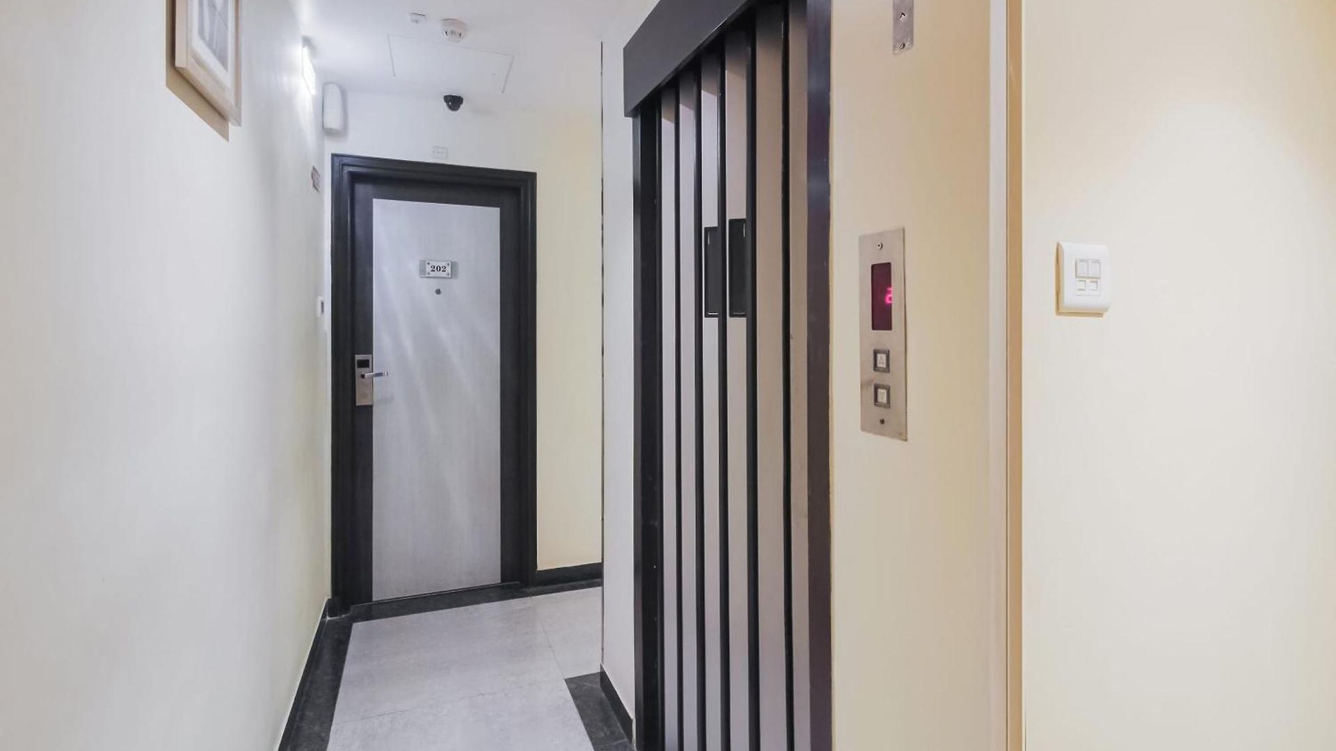 Townhouse Oak Shubhangan Near Juhu Hotel