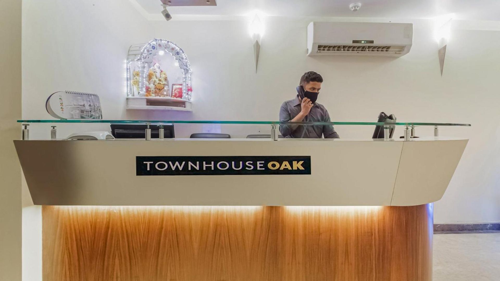 Townhouse Oak Shubhangan Near Juhu Hotel 4*