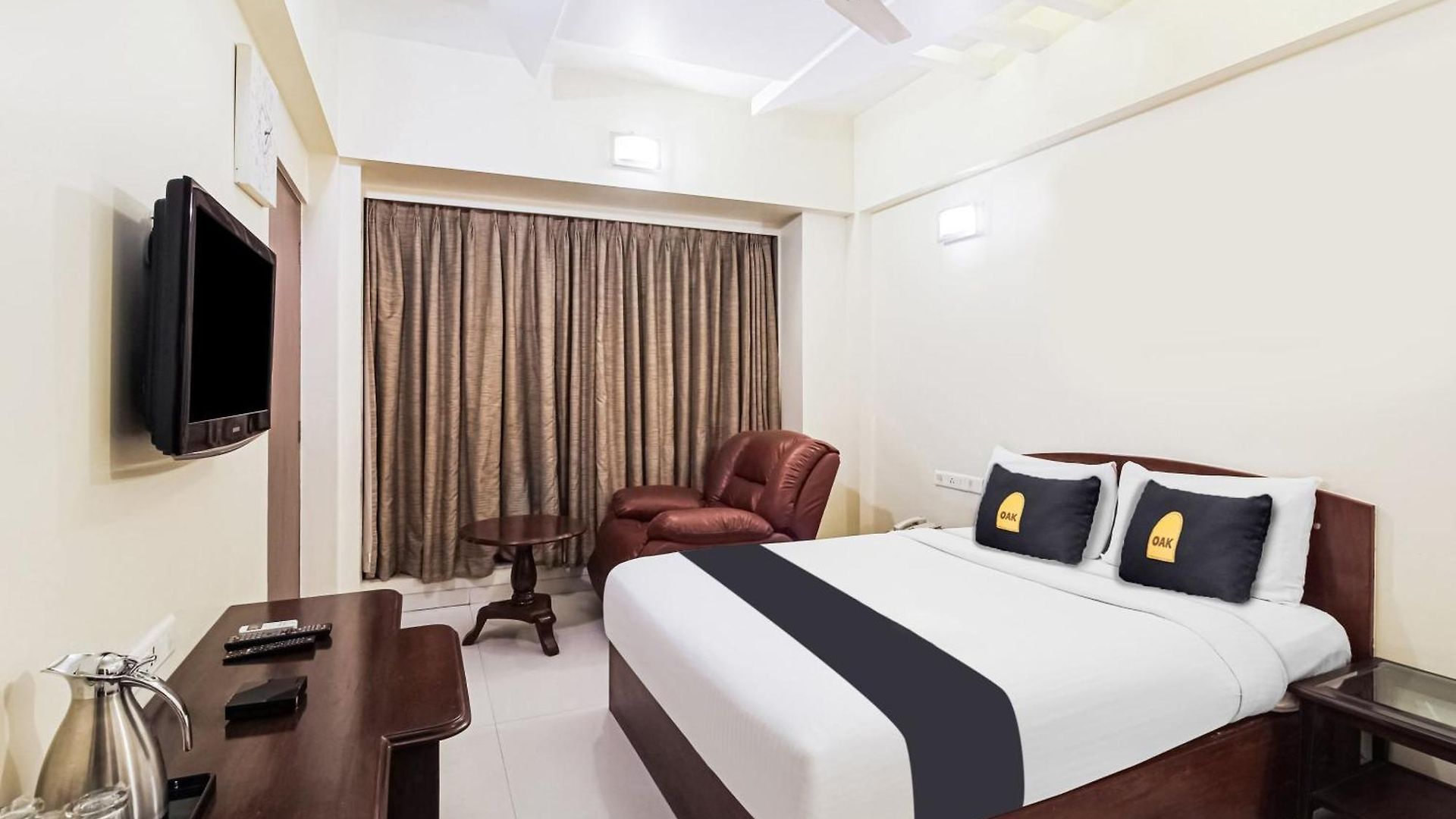 Hotel Townhouse Oak Shubhangan Near Juhu 4*
