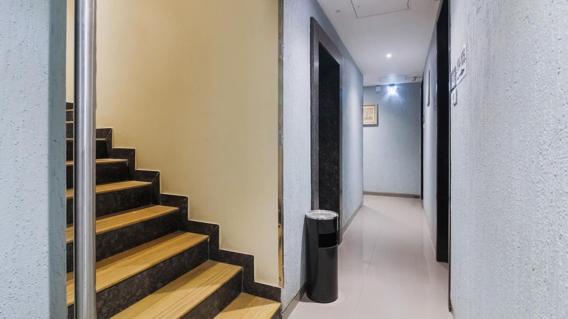 Townhouse Oak Shubhangan Near Juhu Hotel