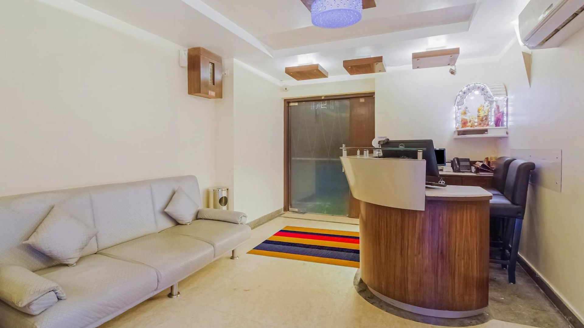 Townhouse Oak Shubhangan Near Juhu Hotel